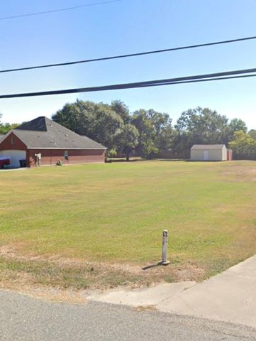 5468 Hogaboom Road, Groves, TX 77619