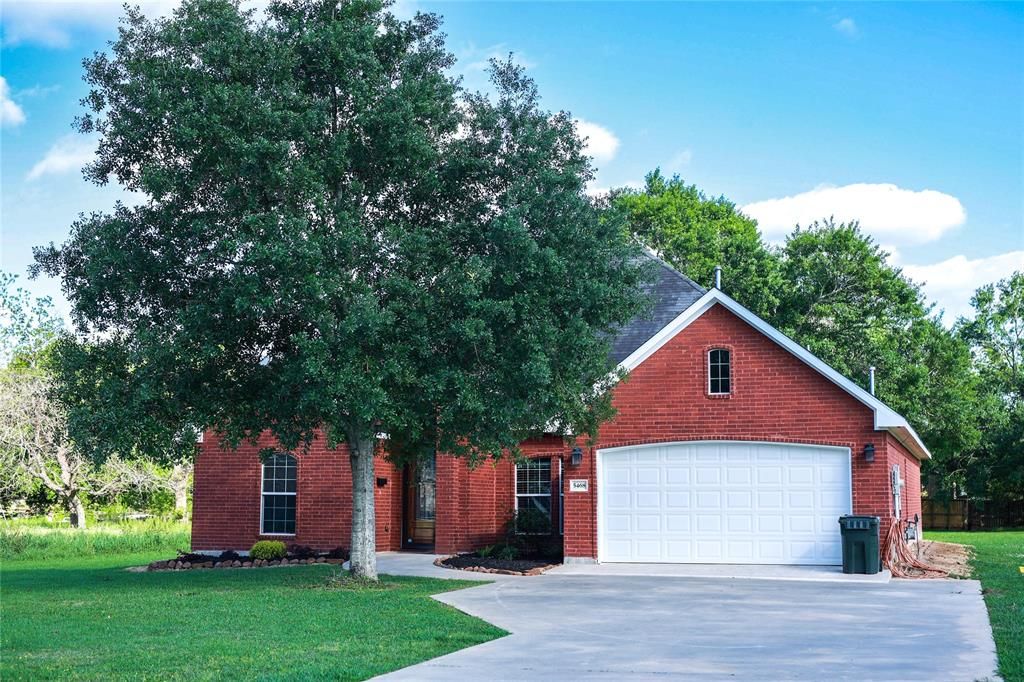 5468 Hogaboom Road, Groves, TX 77619