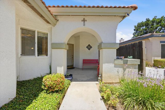 9712 N Bossa Nova Court, Bakersfield, CA 93312