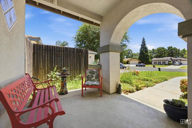 9712 N Bossa Nova Court, Bakersfield, CA 93312