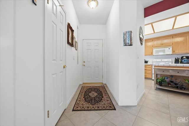 9712 N Bossa Nova Court, Bakersfield, CA 93312