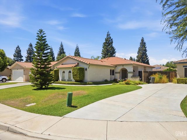 9712 N Bossa Nova Court, Bakersfield, CA 93312
