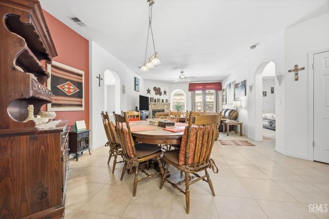 9712 N Bossa Nova Court, Bakersfield, CA 93312