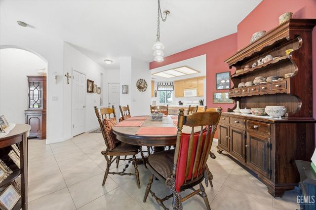 9712 N Bossa Nova Court, Bakersfield, CA 93312