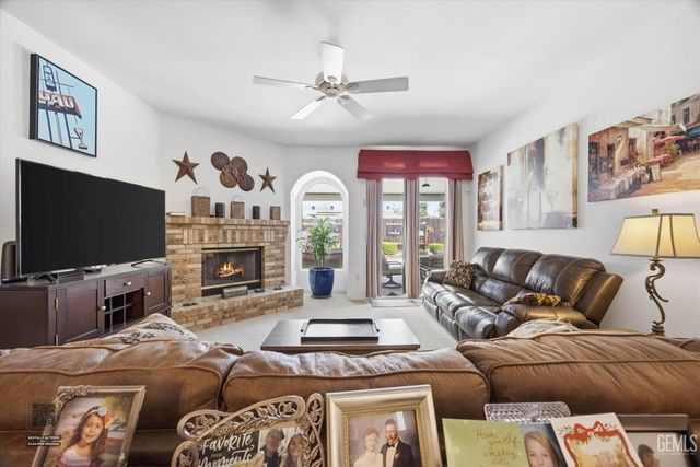 9712 N Bossa Nova Court, Bakersfield, CA 93312