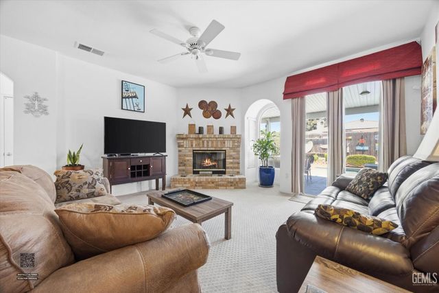 9712 N Bossa Nova Court, Bakersfield, CA 93312