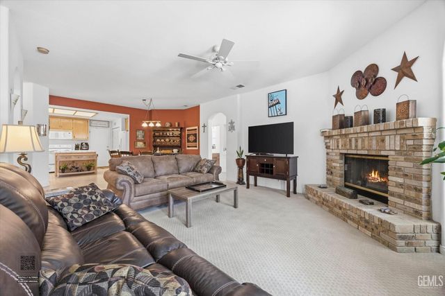 9712 N Bossa Nova Court, Bakersfield, CA 93312