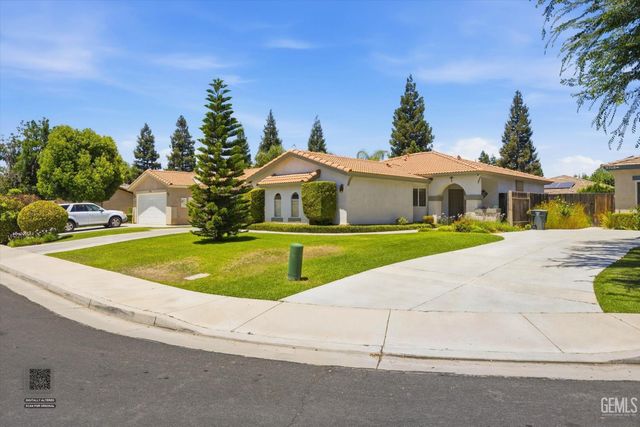 9712 N Bossa Nova Court, Bakersfield, CA 93312