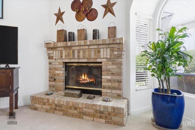 9712 N Bossa Nova Court, Bakersfield, CA 93312