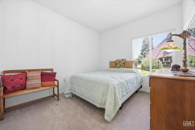 9712 N Bossa Nova Court, Bakersfield, CA 93312