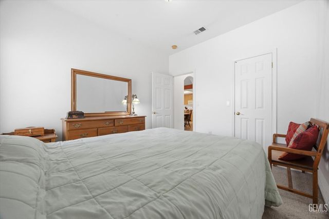 9712 N Bossa Nova Court, Bakersfield, CA 93312