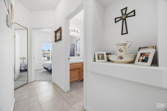 9712 N Bossa Nova Court, Bakersfield, CA 93312