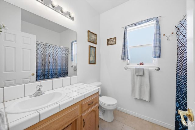 9712 N Bossa Nova Court, Bakersfield, CA 93312