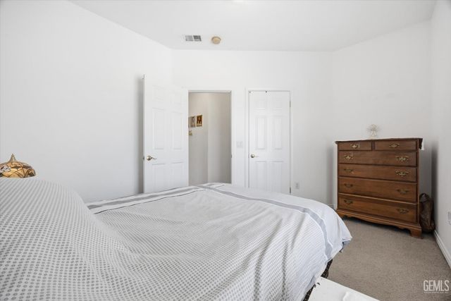 9712 N Bossa Nova Court, Bakersfield, CA 93312