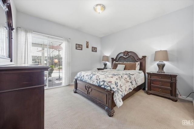 9712 N Bossa Nova Court, Bakersfield, CA 93312
