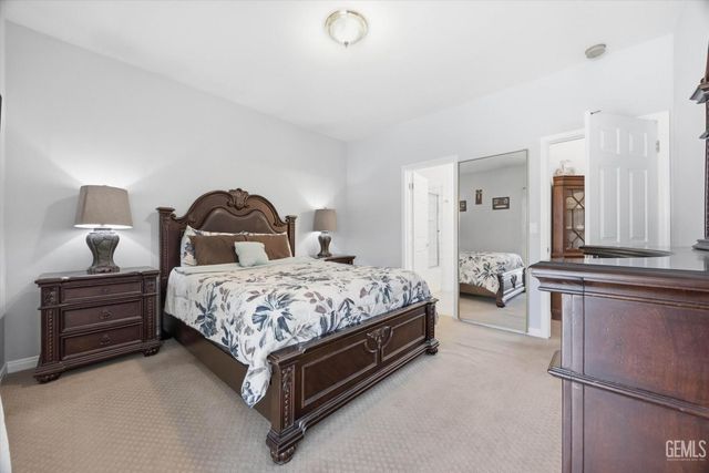 9712 N Bossa Nova Court, Bakersfield, CA 93312