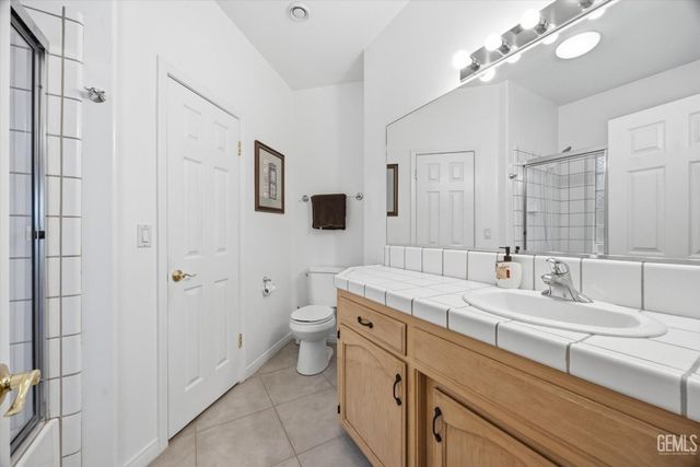 9712 N Bossa Nova Court, Bakersfield, CA 93312