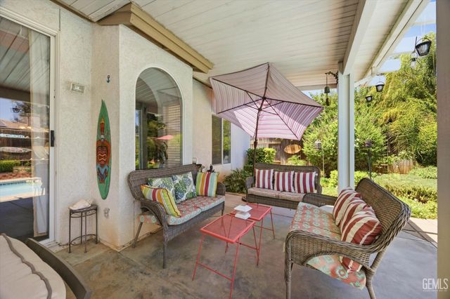 9712 N Bossa Nova Court, Bakersfield, CA 93312