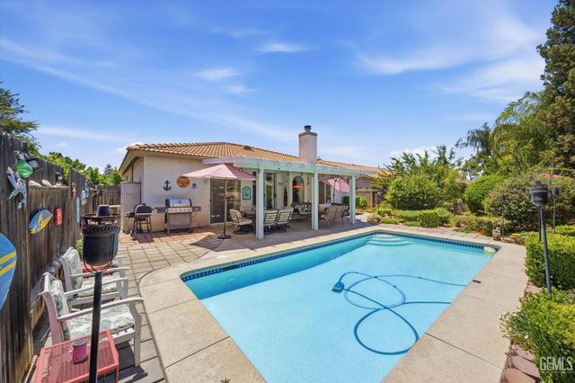 9712 N Bossa Nova Court, Bakersfield, CA 93312