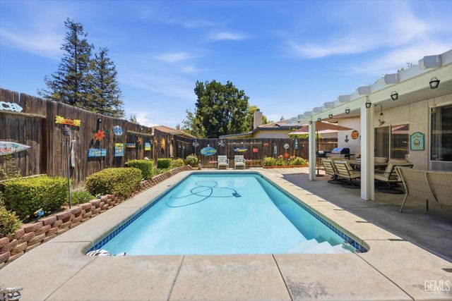 9712 N Bossa Nova Court, Bakersfield, CA 93312