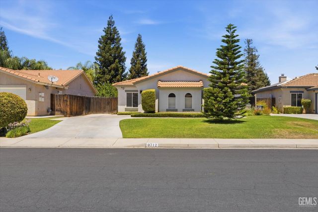 9712 N Bossa Nova Court, Bakersfield, CA 93312