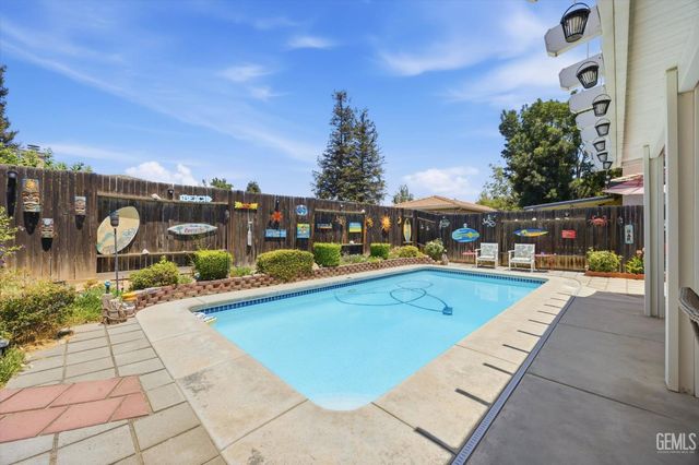 9712 N Bossa Nova Court, Bakersfield, CA 93312