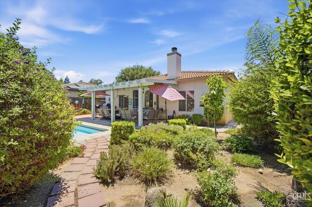 9712 N Bossa Nova Court, Bakersfield, CA 93312