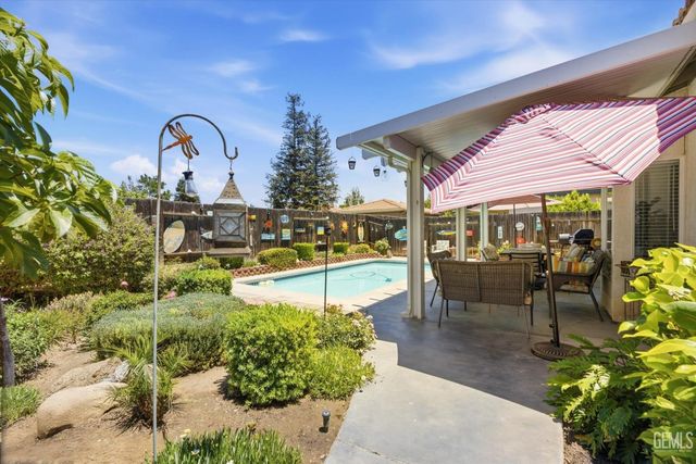 9712 N Bossa Nova Court, Bakersfield, CA 93312