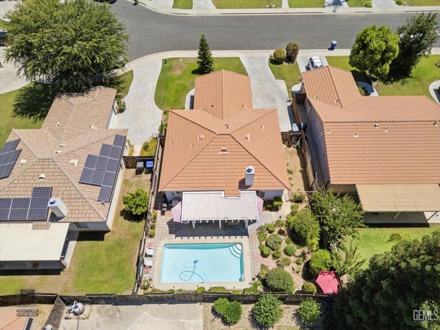9712 N Bossa Nova Court, Bakersfield, CA 93312