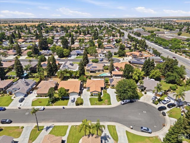 9712 N Bossa Nova Court, Bakersfield, CA 93312