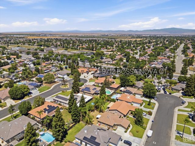 9712 N Bossa Nova Court, Bakersfield, CA 93312