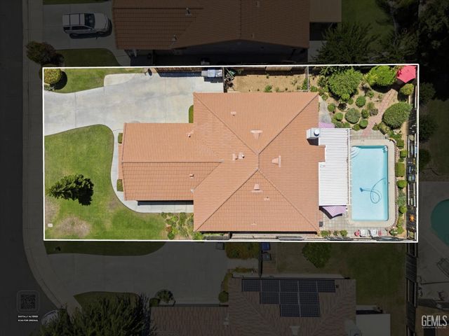 9712 N Bossa Nova Court, Bakersfield, CA 93312