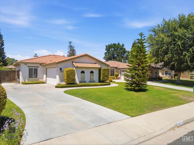 9712 N Bossa Nova Court, Bakersfield, CA 93312