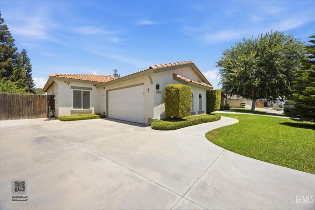 9712 N Bossa Nova Court, Bakersfield, CA 93312