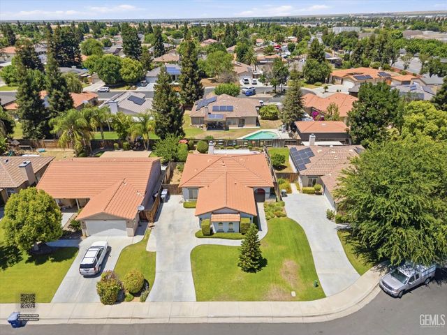 9712 N Bossa Nova Court, Bakersfield, CA 93312