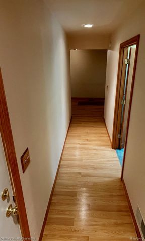 2903 N Lake Angelus Road W, Waterford Charter Township, MI 48329