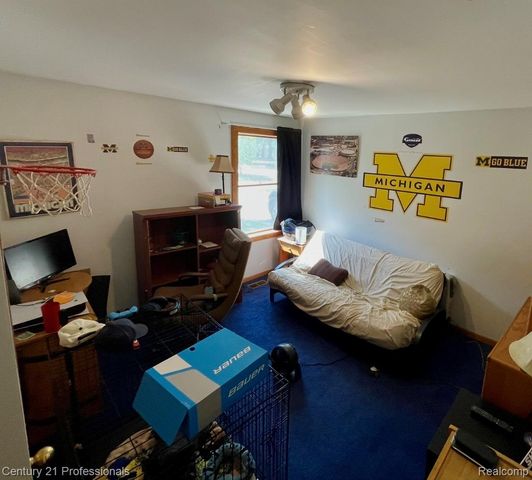 2903 N Lake Angelus Road W, Waterford Charter Township, MI 48329