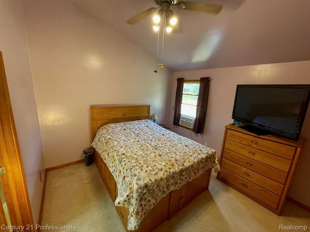 2903 N Lake Angelus Road W, Waterford Charter Township, MI 48329