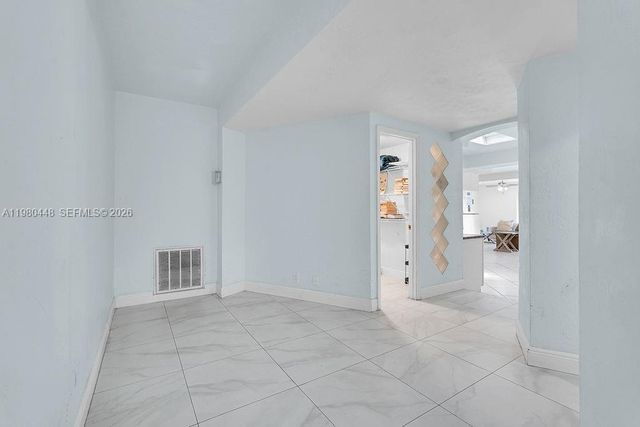 2417 Pierce St -, Hollywood, FL 33020