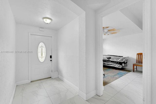 2417 Pierce St -, Hollywood, FL 33020