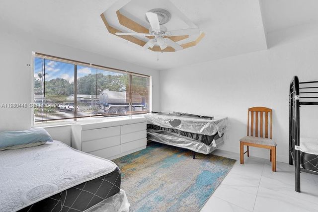 2417 Pierce St -, Hollywood, FL 33020