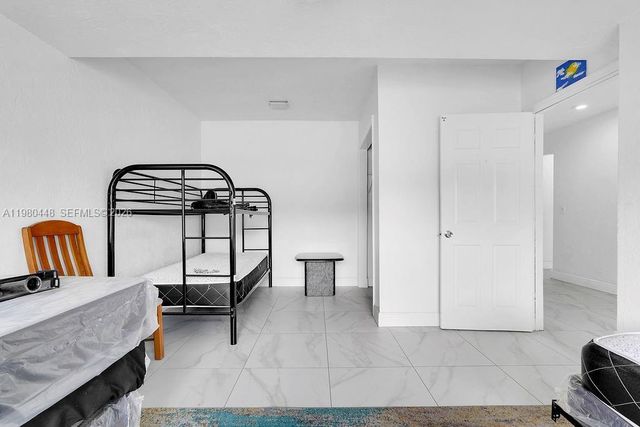 2417 Pierce St -, Hollywood, FL 33020