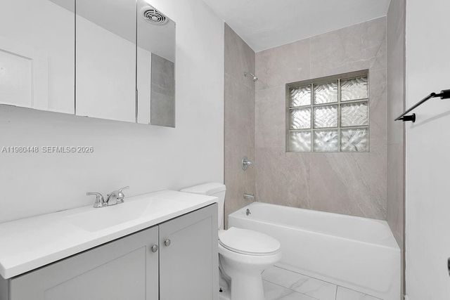 2417 Pierce St -, Hollywood, FL 33020