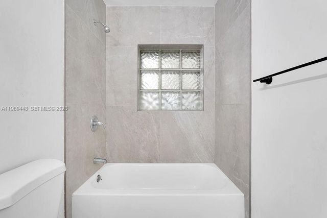 2417 Pierce St -, Hollywood, FL 33020