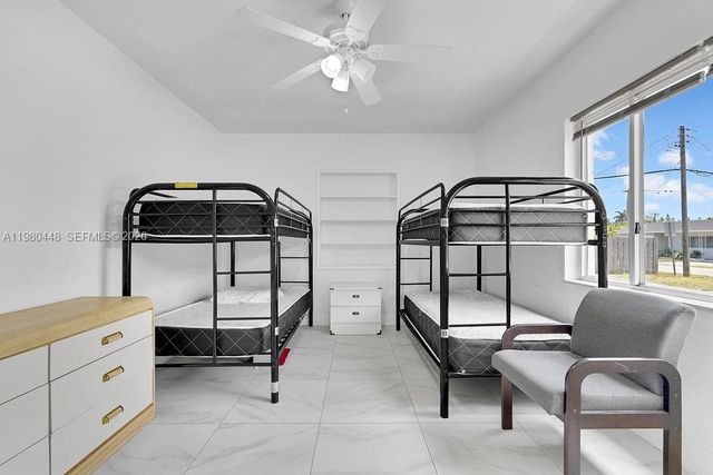 2417 Pierce St -, Hollywood, FL 33020