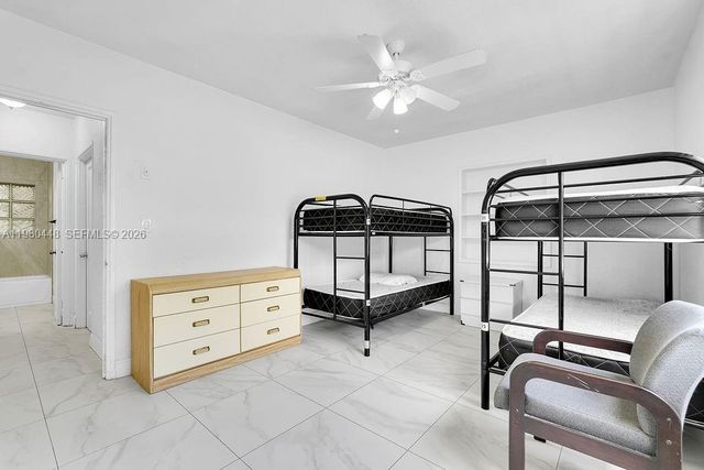 2417 Pierce St -, Hollywood, FL 33020