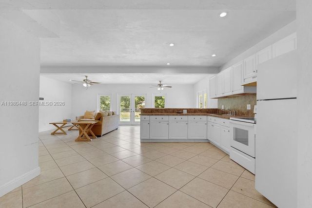 2417 Pierce St -, Hollywood, FL 33020