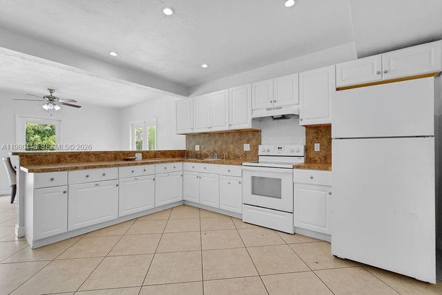 2417 Pierce St -, Hollywood, FL 33020