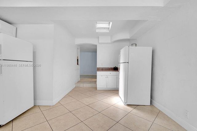 2417 Pierce St -, Hollywood, FL 33020