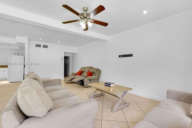 2417 Pierce St -, Hollywood, FL 33020